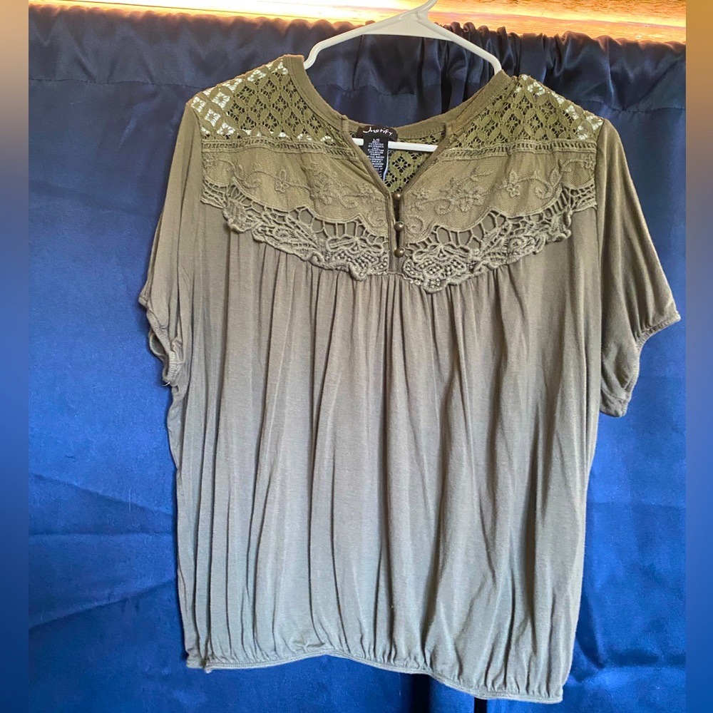 Size L Justify Green Blouse with Lace Design